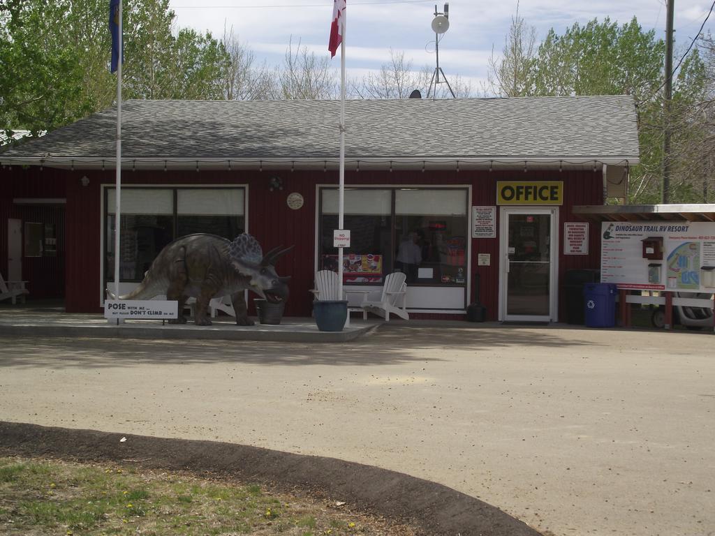 Dinosaur Trail Rv Resort & Cabins Drumheller Eksteriør billede